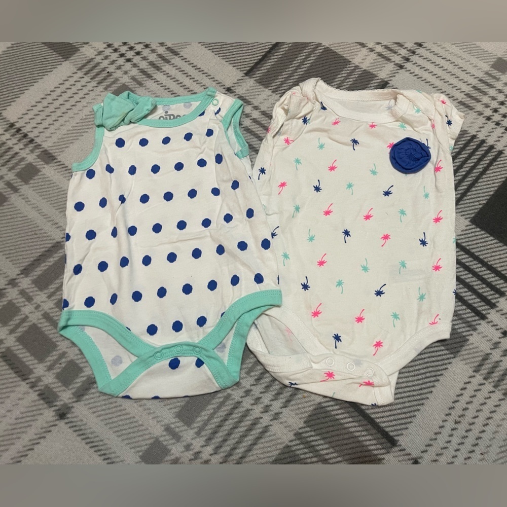 🌼4/$25🌼 Baby 0-3 month onesie and pants bundle - Picture 2 of 4